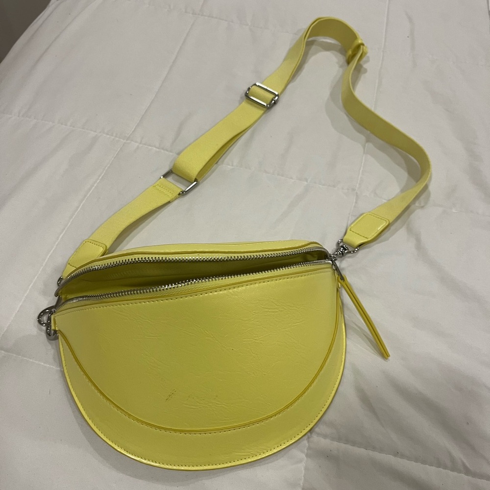 Universal Thread Sunny Yellow Crossbody Bag